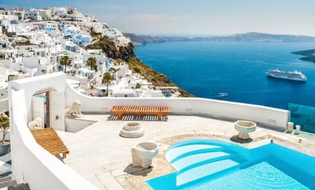 Santorini-architecture-European-vacation-packages-all-inclusive