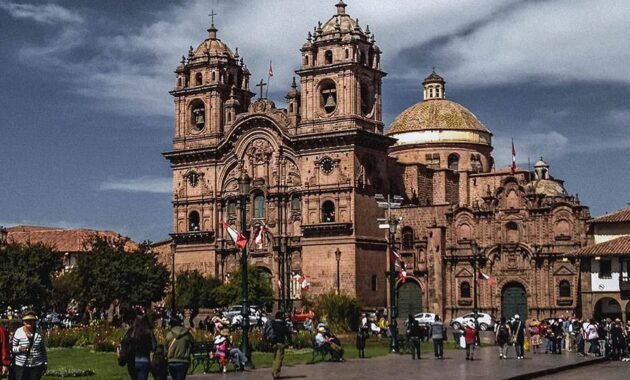 Plaza-de-Armas-Cuzco-Peru