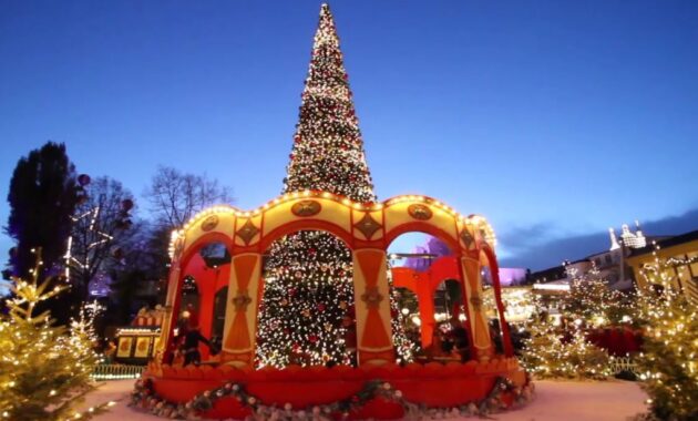 Tivoli-Copenhagen-Denmark-in-christmas 2
