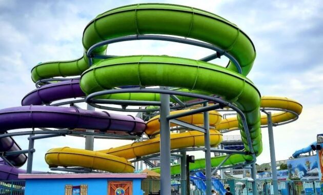 AquaLoop-Jolly-Roger-Amusement-Park-Ocean-City-MD-best-waterslides-in-the-world