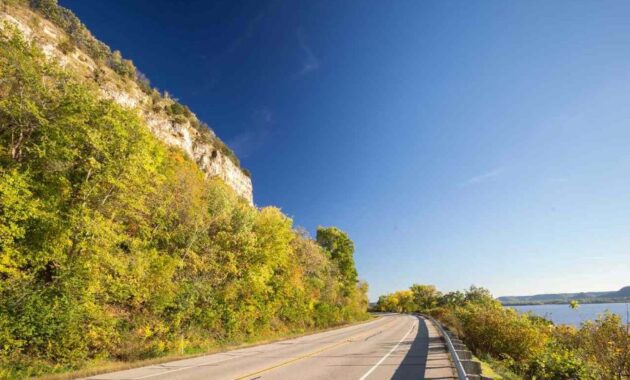 Best Historical Holiday Road Trips - Enchanting Midwest Wonders