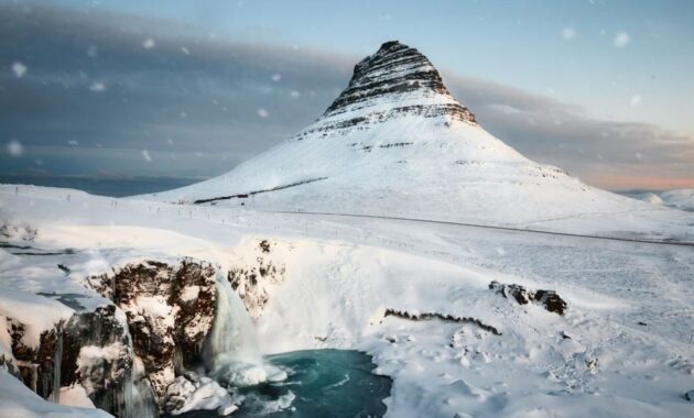 Coastal Coziness in Reykjavik, Iceland - Winter Retreats