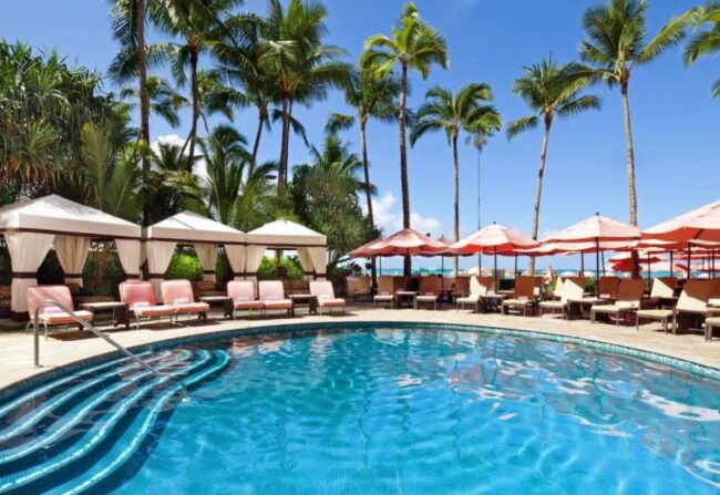 Best Hotel to Stay in Waikiki Hawaii - stunning pool