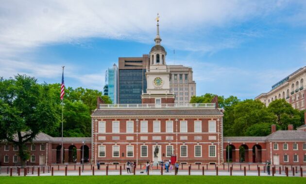 A scenic view of Independence Hall in Philadelphia - historical cities USA