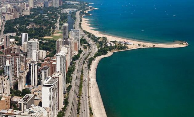 Lake Shore Drive Chicago Illinois - scenic coastal drives USA