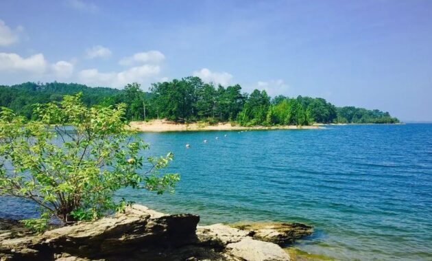 Lake Ouachita Arkansas - best lakeside vacations USA
