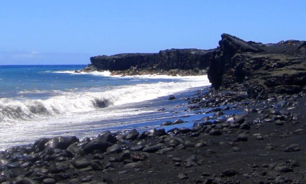 Hawaii hidden beach spots - Kaimu Beach