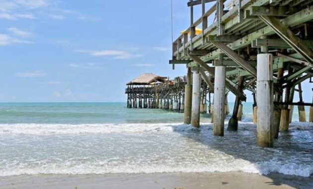 Cocoa Beach (Atlantic Coast) - Florida family beach vacations