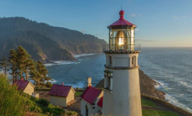 Heceta Head Lighthouse & Scenic Viewpoint Oregon coastal hidden gems