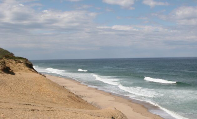 White Crest Beach, Massachusetts surfing